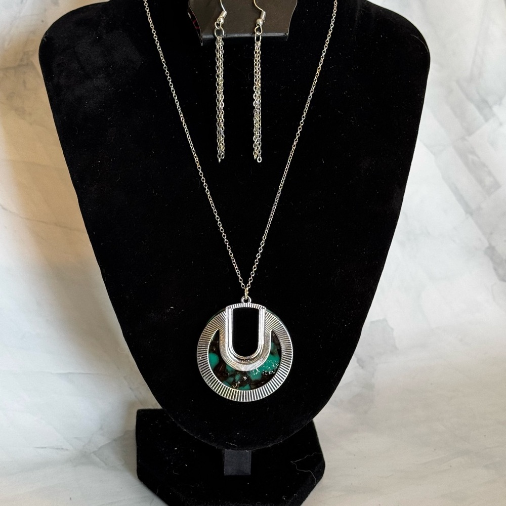 Paparazzi acrylic necklace